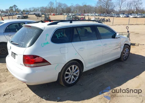 2010 Volkswagen Jetta Se z USA, uszkodzony, nr VIN 3VWTX7AJ4AM697595